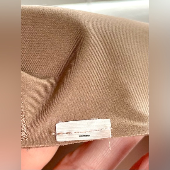 LULULEMON Bra - Size 36D - Wireless - Med Support - Lightly Lined - Beige - Picture 5 of 5